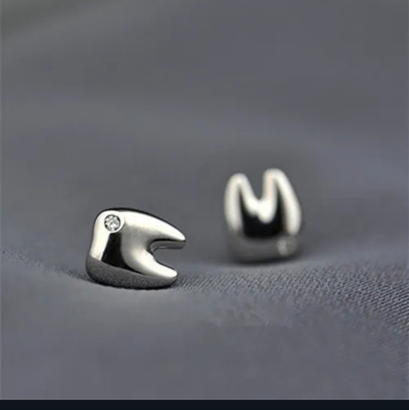 🦷🦷NEW🦷🦷ADORABLE!! 925 Sterling Silver Tooth Earrings with tiny CZ🦷🦷 - Picture 3 of 13